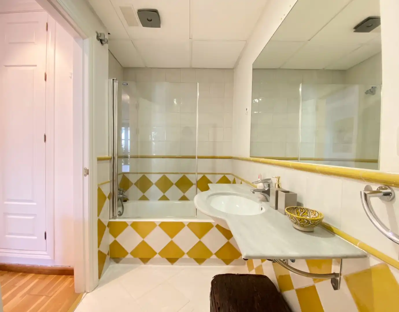 Bathroom of Duplexes for sale in Marbella  with Air Conditioner, Parquet flooring and Furnished