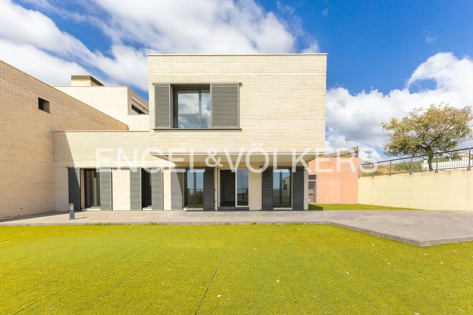 Vista exterior de Casa adosada en venta en Mataró con Aire acondicionado, Calefacción y Jardín privado