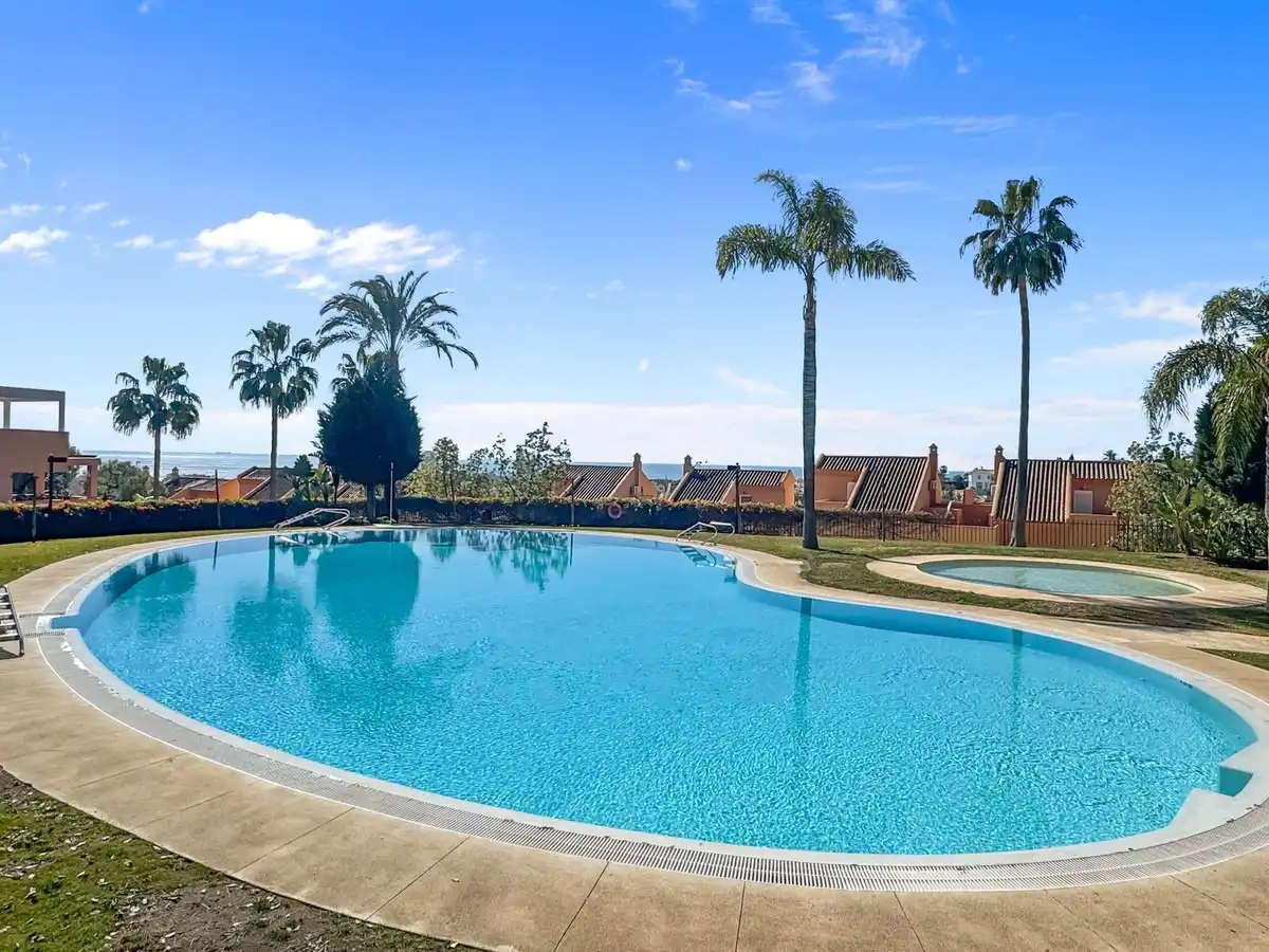 Piscina de Pis en venda en Marbella amb Aire condicionat, Terrassa i Traster