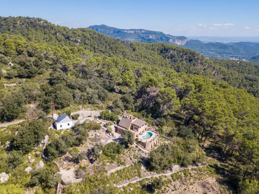 Außenansicht von Haus oder Chalet zum Verkauf in Puigpunyent mit Privatgarten, Terrasse und Schwimmbad