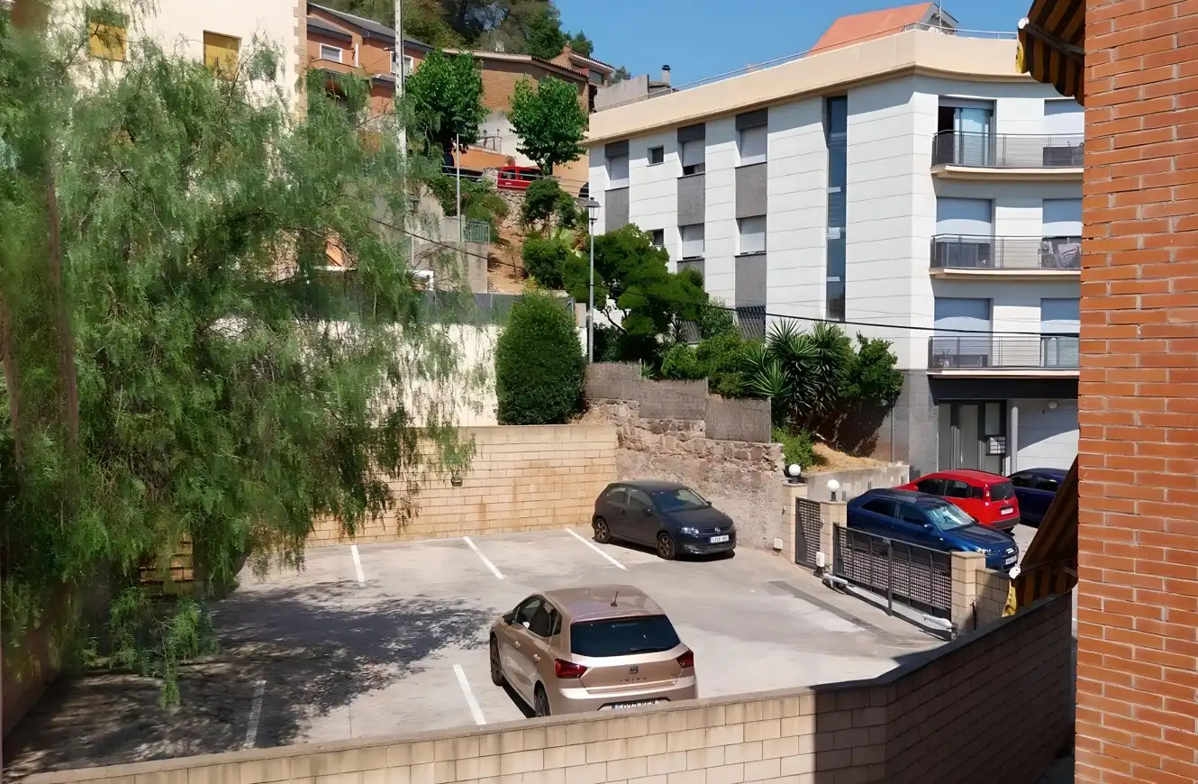 Parking de Piso en venta en Vallirana con Trastero y Horno