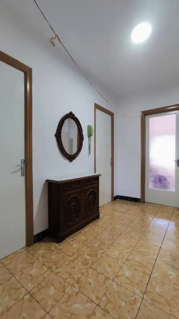 Wohnung zum Verkauf in Torelló mit Heizung, Abstellraum und Balkon