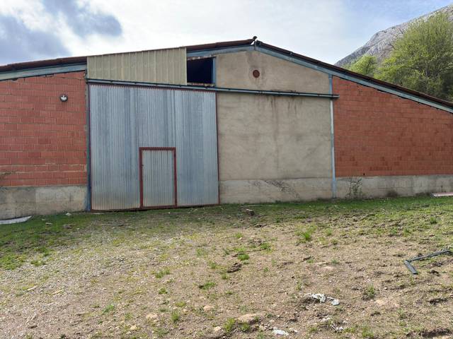 Nave industrial en Venta en Valdepiélago