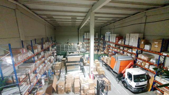 Nave industrial en Venta en Zaratamo