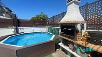 Piscina de Casa adosada en venda en Cubelles amb Calefacció, Jardí privat i Terrassa