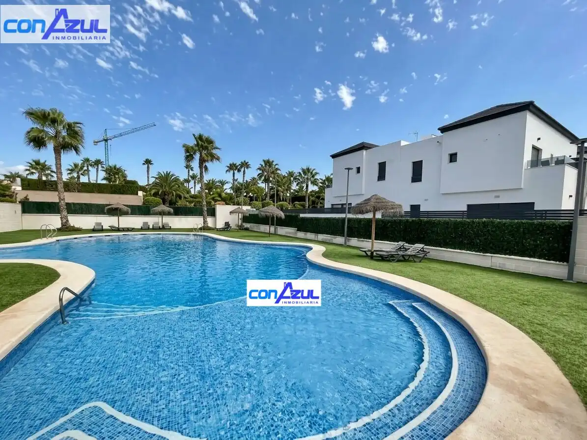 Chalet con terraza en venta en Calle JOSEFA BOTELLA SEMPERE