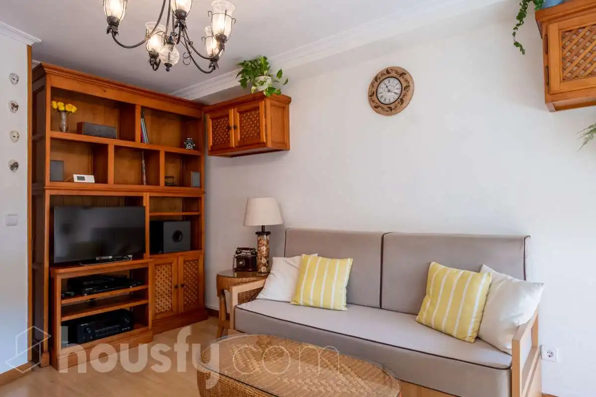 Living room of Flat for rent in Madrid  with Air Conditioner, Heating and Furnished