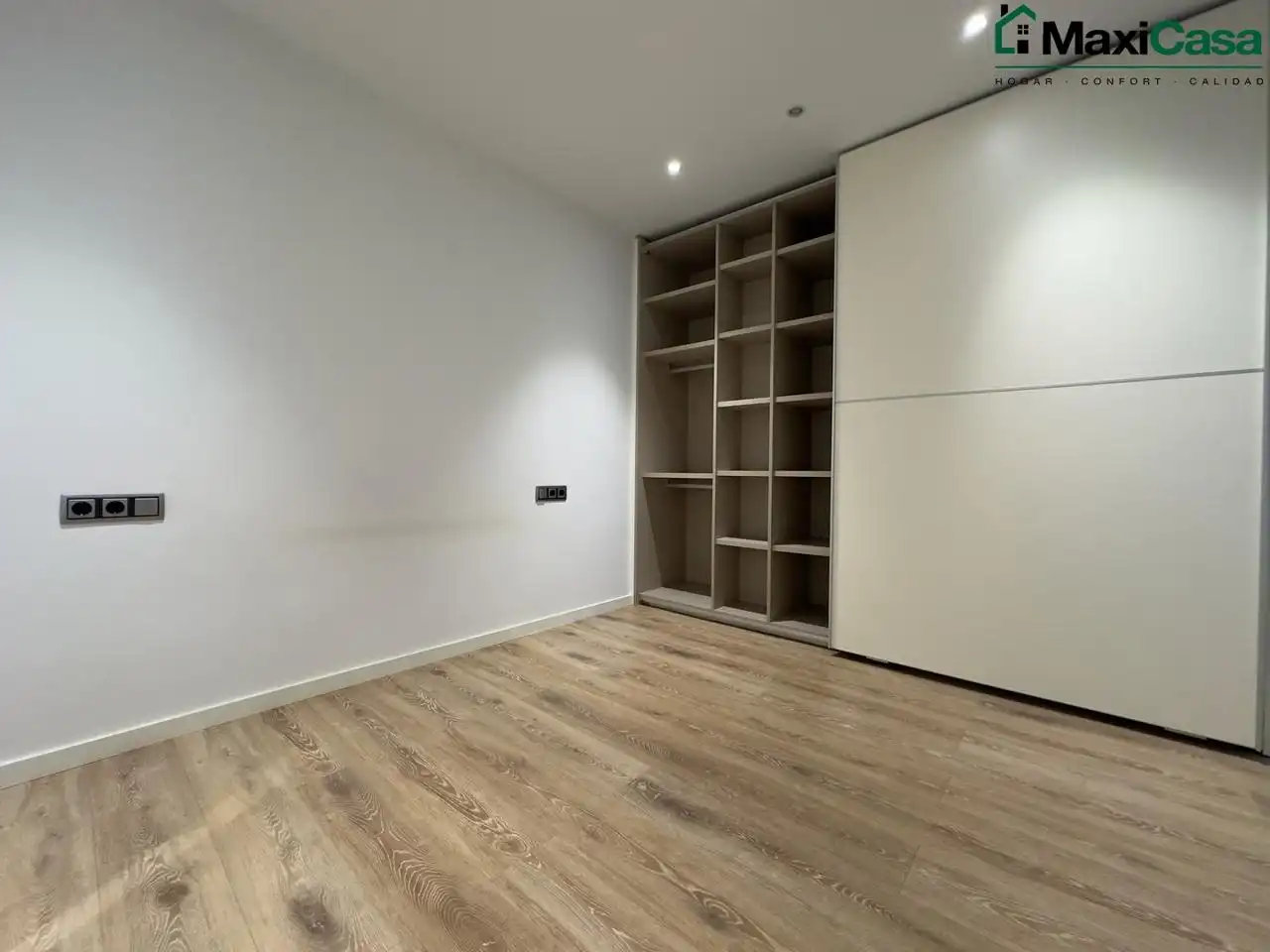 Appartamento con balcone in vendita a calle de la Duquessa d'Orleans, imagen 13