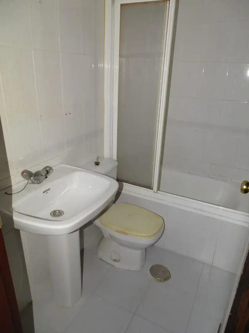 Bany de Pis en venda en Dos Hermanas amb Aire condicionat, Calefacció i Terrassa