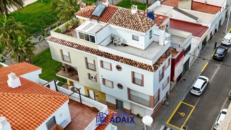 Außenansicht von Einfamilien-Reihenhaus zum Verkauf in Torreblanca mit Klimaanlage, Terrasse und Möbliert
