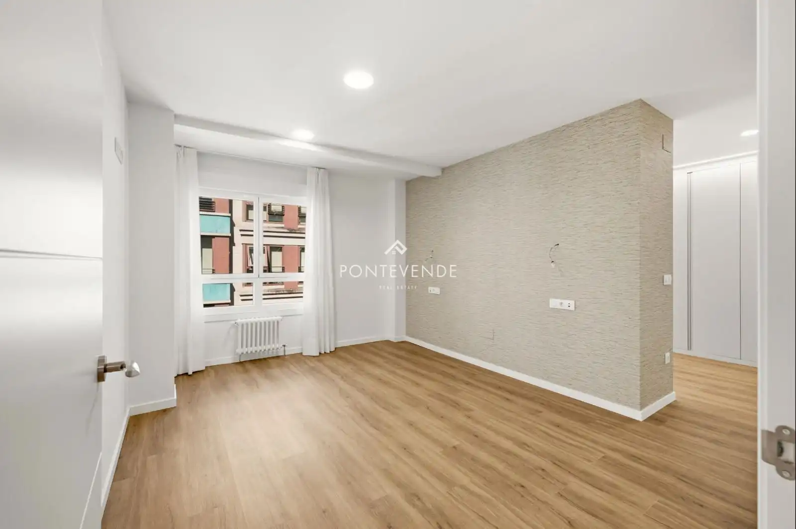 Bedroom of Flat for sale in Pontevedra Capital   with Heating and Storage room