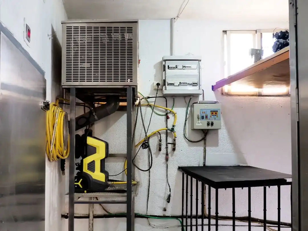 Commercial properties for sale in Cebreros  with Air Conditioner and Furnished