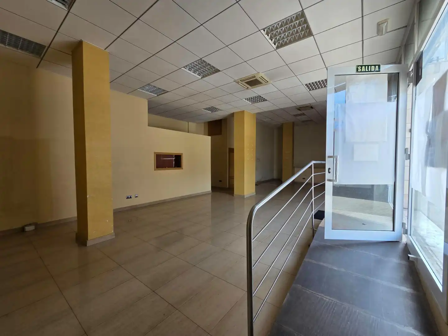 Local en venta en Olesa de Montserrat con Aire acondicionado