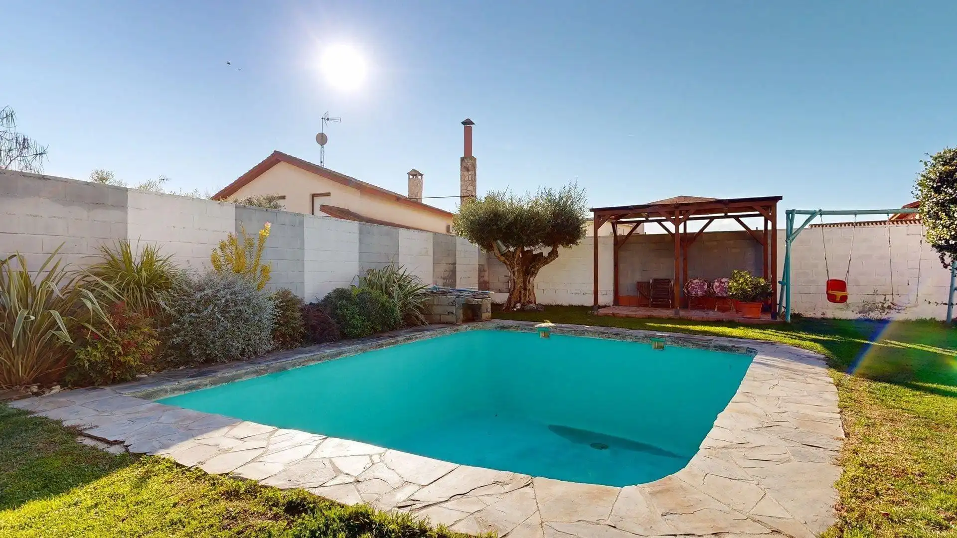 Schwimmbecken von Haus oder Chalet zum Verkauf in Nuez de Ebro mit Klimaanlage, Heizung und Privatgarten