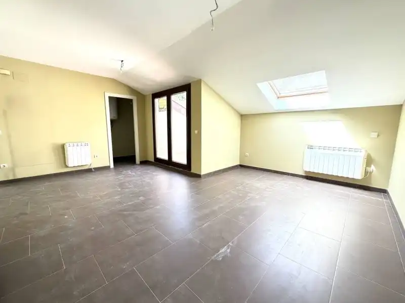 Ático en venta en Villacastín con Calefacción, Jardín privado y Terraza