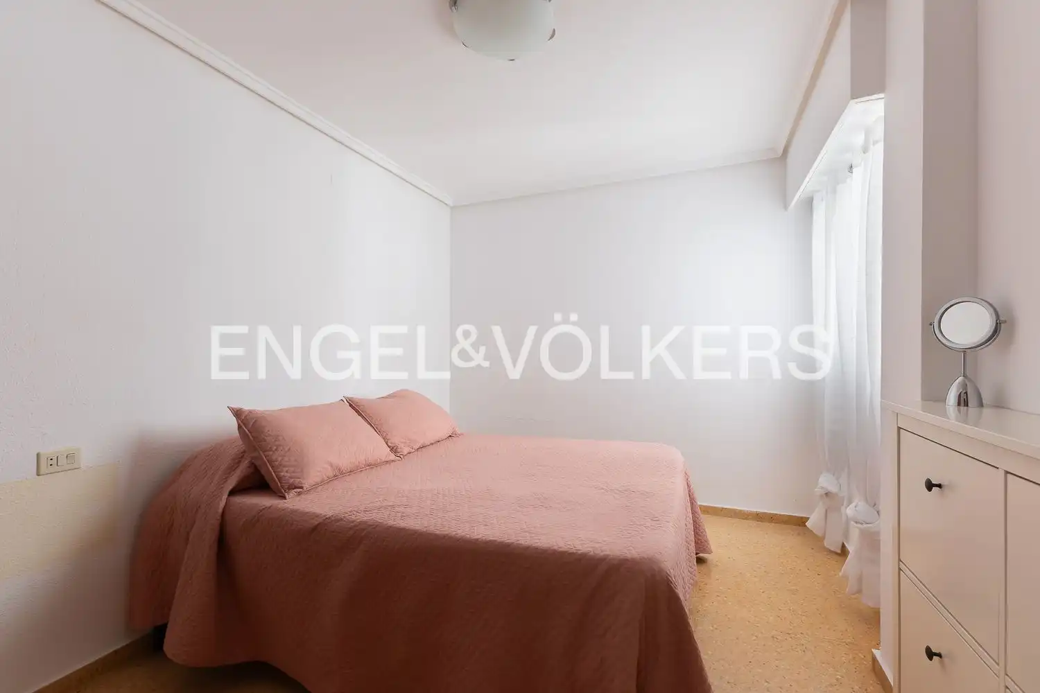 Schlafzimmer von Wohnung zum Verkauf in Valencia mit Klimaanlage, Heizung und Balkon