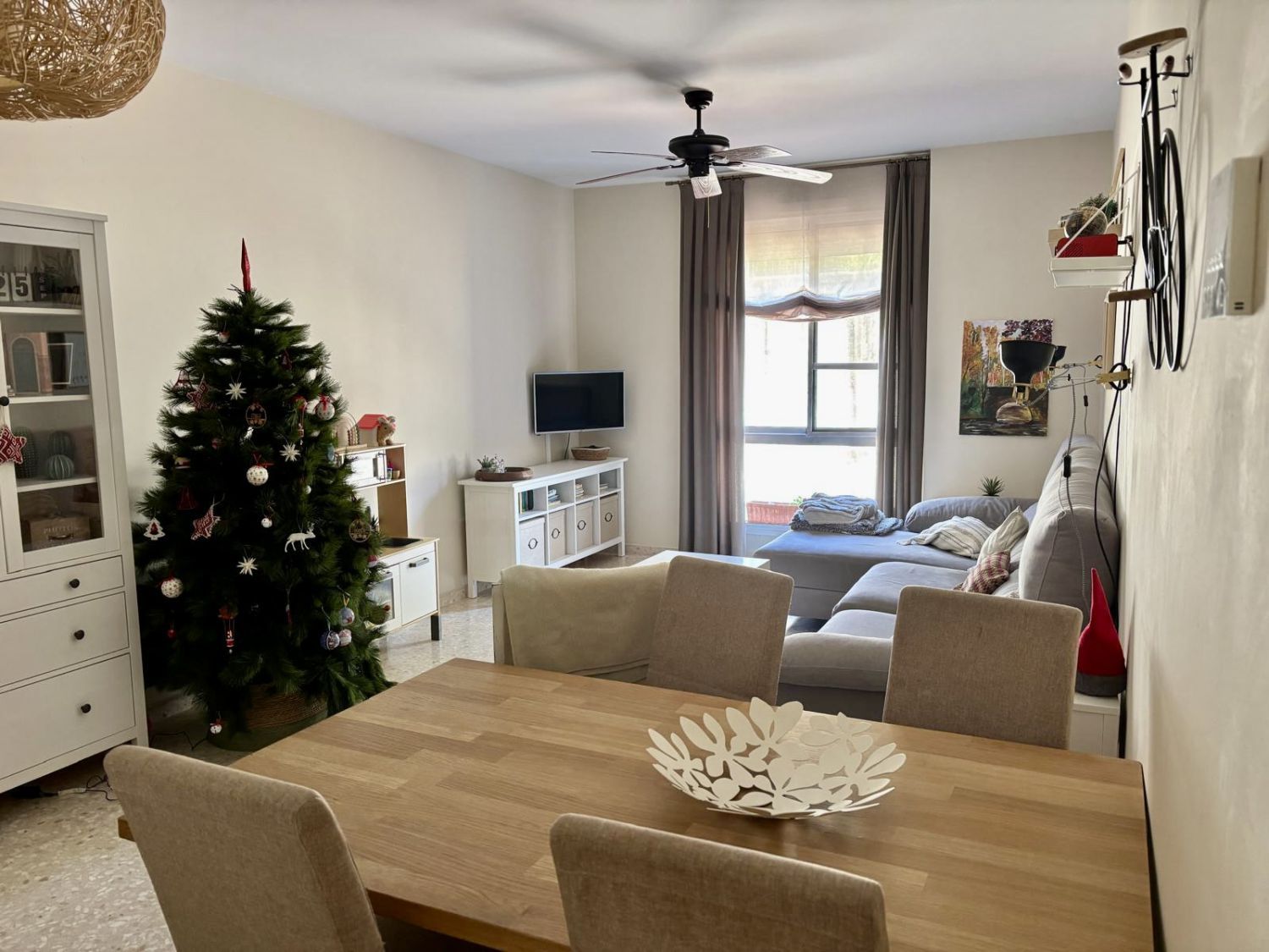 Living room of Flat for sale in Tomares  with Air Conditioner, Heating and Storage room