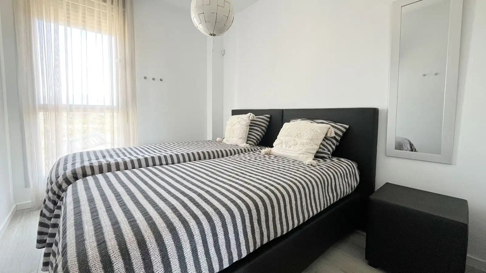 Habitación de Ático en venta en Estepona con Aire acondicionado, Terraza y Trastero