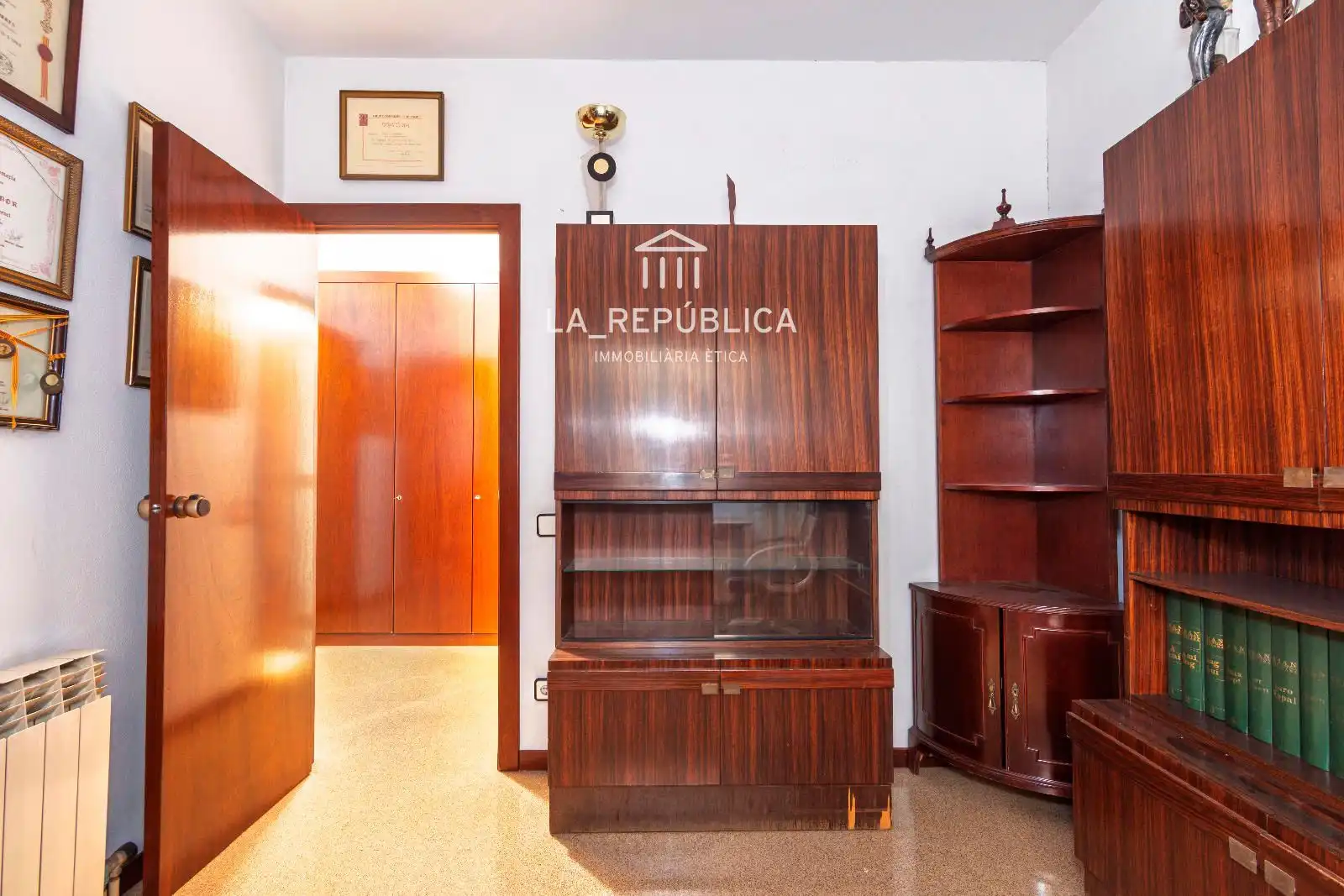 Piso en venta en Barcelona con Calefacción, Terraza y Horno