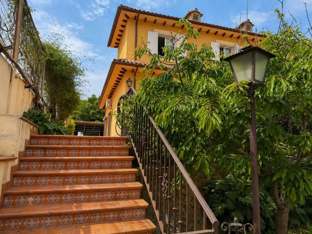 Vista exterior de Casa o xalet en venda en Córdoba amb Jardí privat, Terrassa i Traster