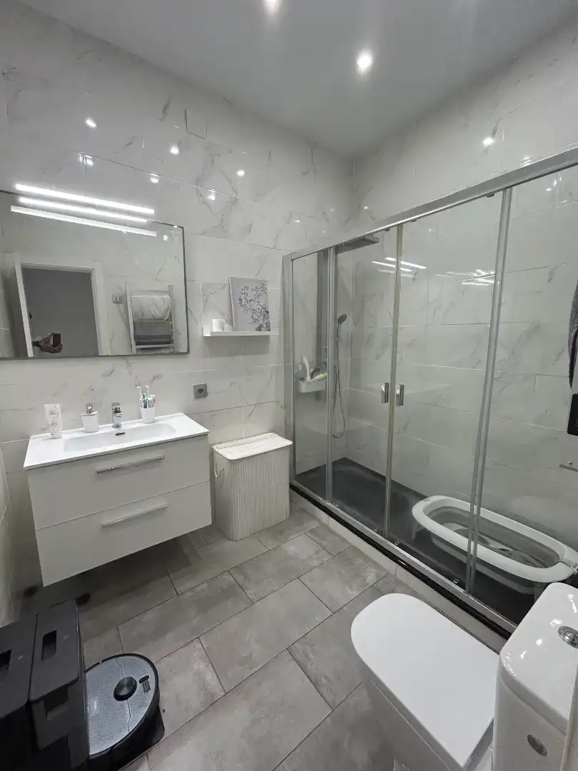 Bathroom of Flat for sale in Barcelona  with Air Conditioner, Heating and Parquet flooring