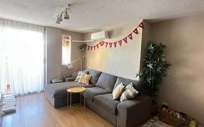 Living room of Flat for sale in  Valencia Capital  with Air Conditioner and Balcony