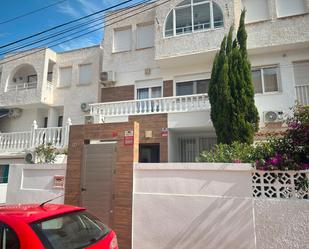 Vista exterior de Dúplex en venda en Torrevieja amb Aire condicionat, Terrassa i Piscina