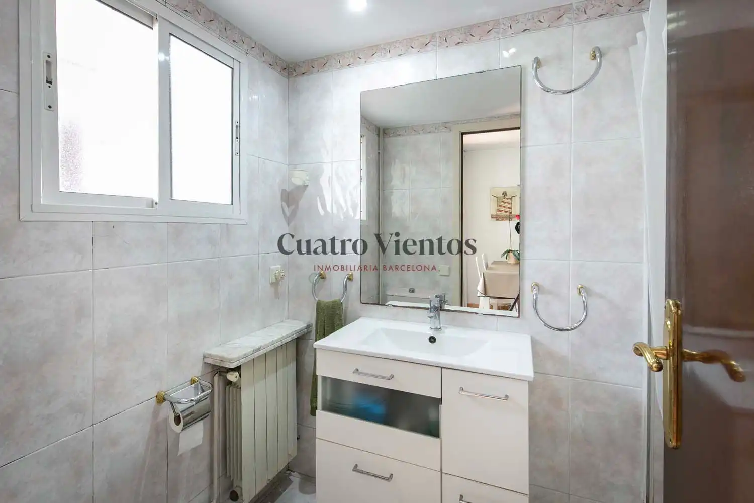 Bathroom of Flat for sale in Barcelona  with Heating, Terrace and Oven