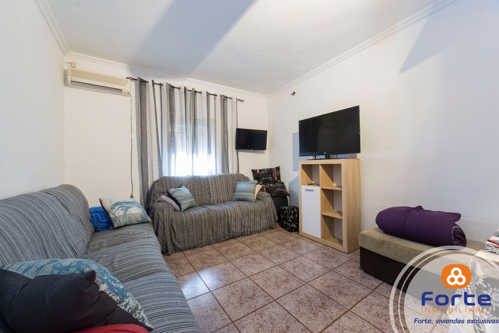 Sala d'estar de Casa o xalet en venda en  Córdoba Capital amb Aire condicionat, Calefacció i Jardí privat