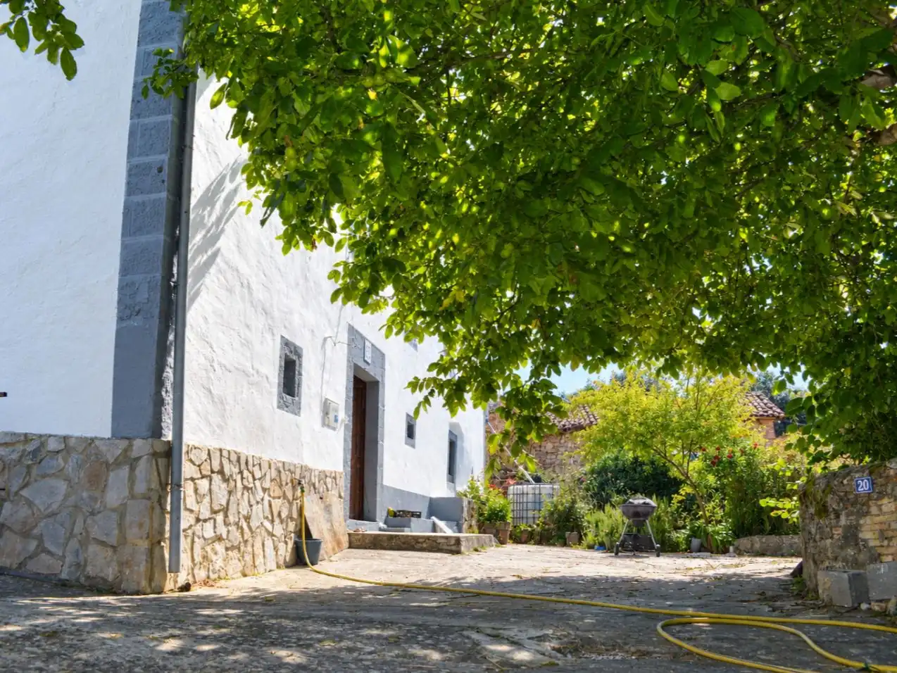 Vista exterior de Casa o xalet en venda en Medina de Pomar amb Terrassa i Balcó