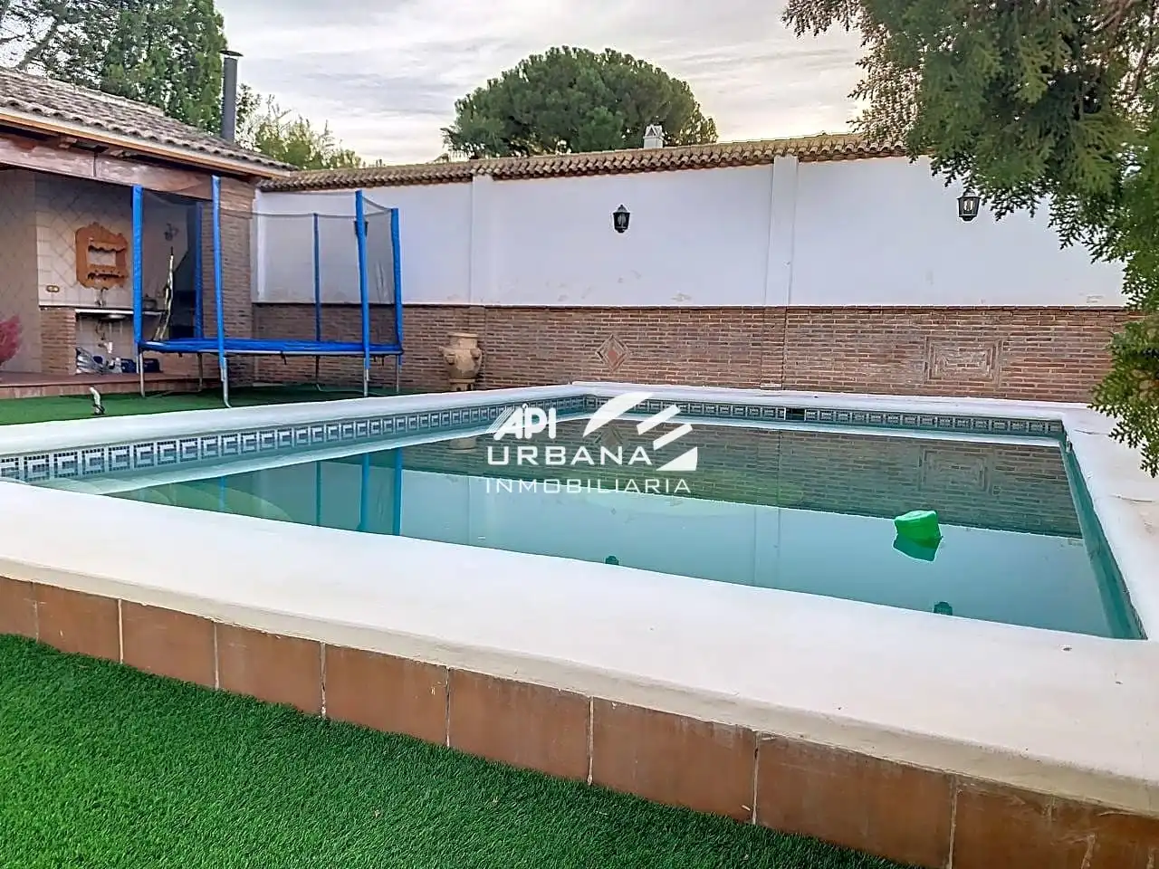 Piscina de Casa o chalet en venta en Lucena con Aire acondicionado, Jardín privado y Terraza