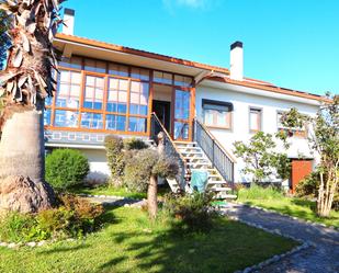 Vista exterior de Casa o xalet de lloguer en Carballo amb Calefacció, Jardí privat i Parquet
