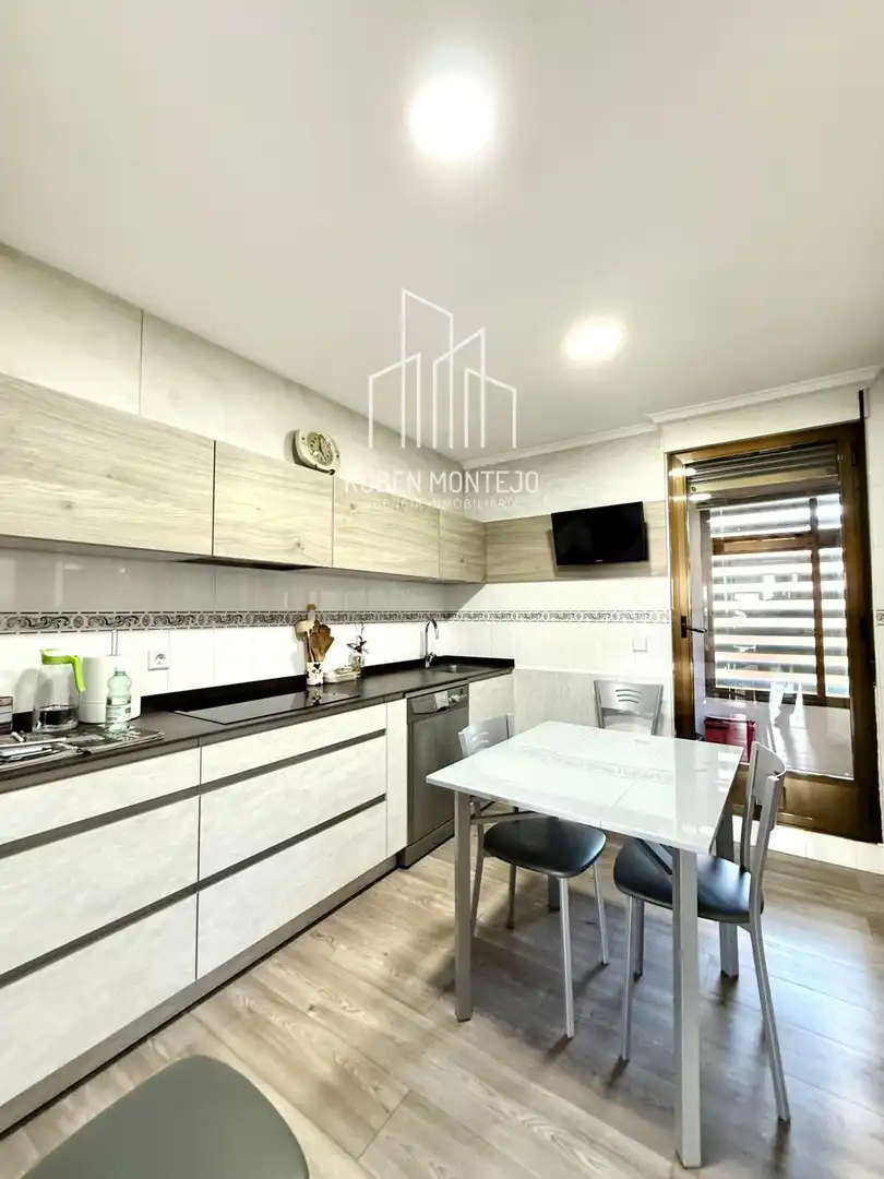 Kitchen of Flat for sale in Salamanca  with Heating, Terrace and Storage room