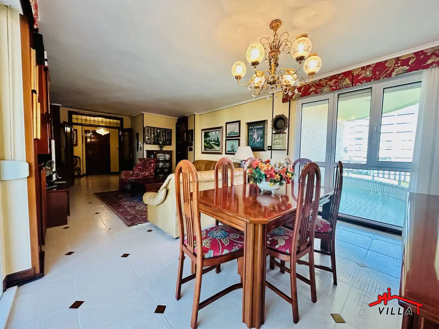 Comedor de Piso en venta en Laredo con Calefacción, Terraza y Amueblado