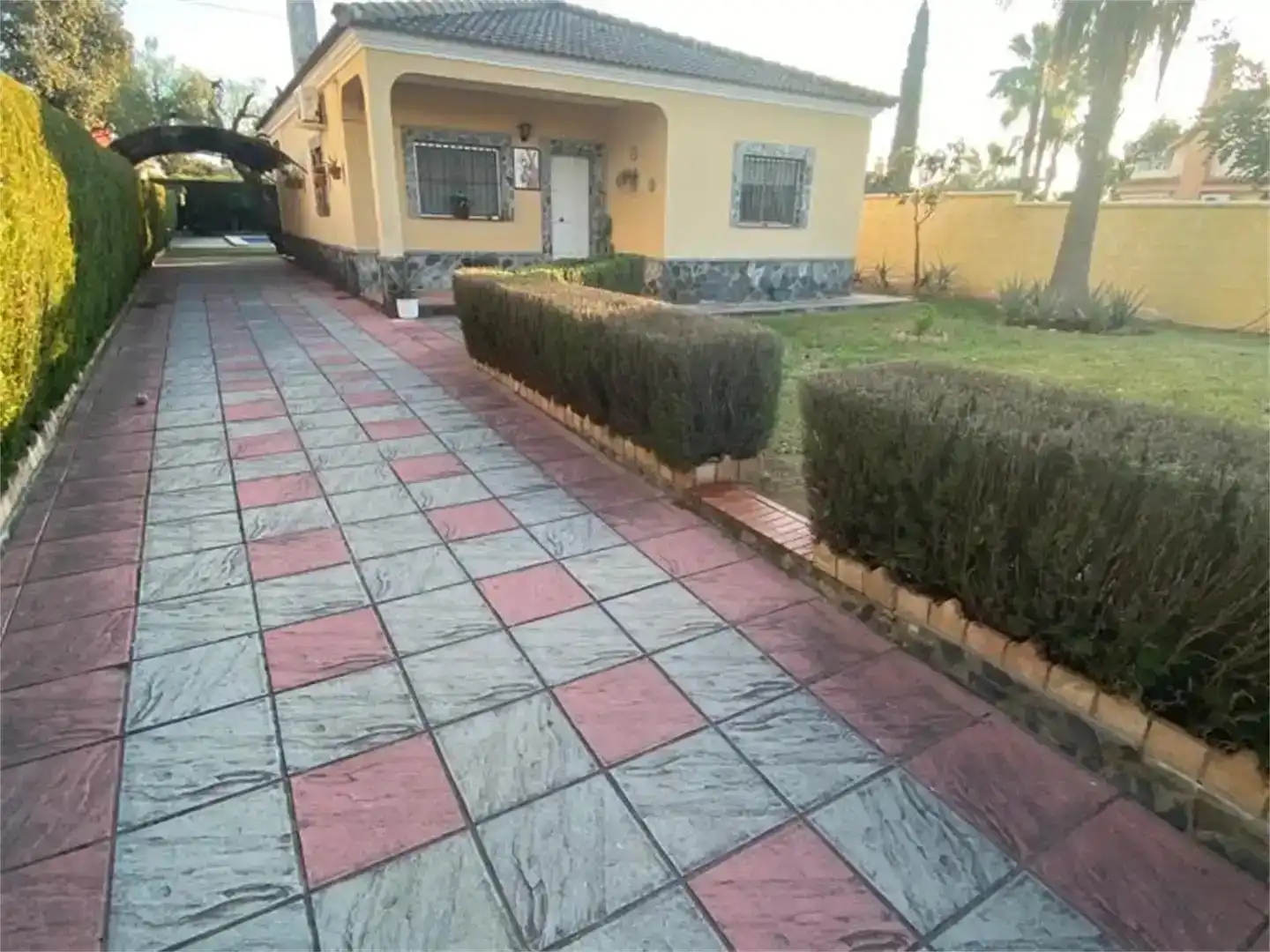 Vista exterior de Casa o xalet en venda en Morón de la Frontera, Sevilla