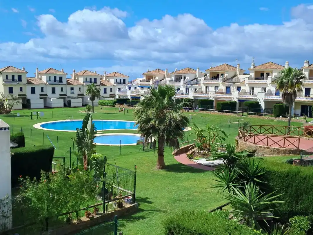 Jardí de Casa adosada en venda en Ayamonte amb Aire condicionat, Piscina i Balcó