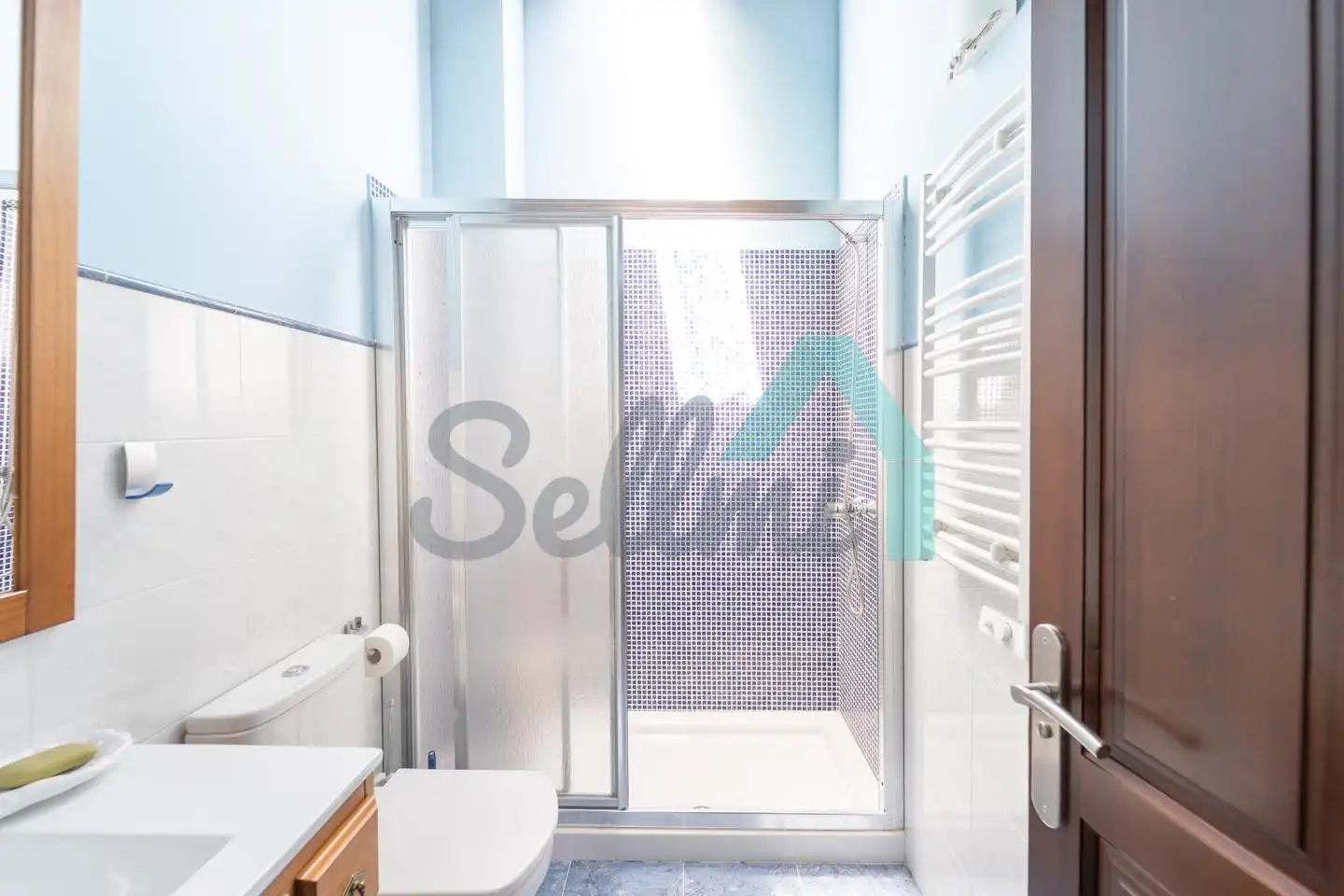 Badezimmer von Einfamilien-Reihenhaus zum Verkauf in Teverga mit Abstellraum