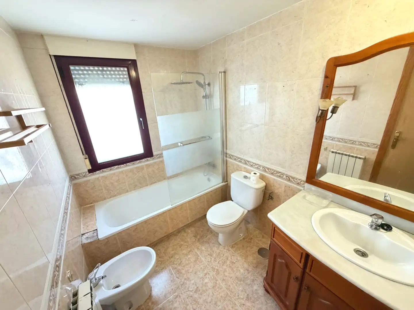 Baño de Casa adosada en venta en Yunquera de Henares con Aire acondicionado, Calefacción y Jardín privado