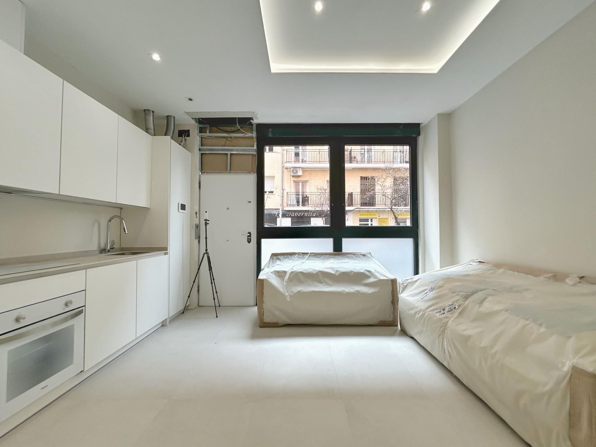 Dormitori de Planta baixa en venda en  Madrid Capital amb Aire condicionat i Moblat