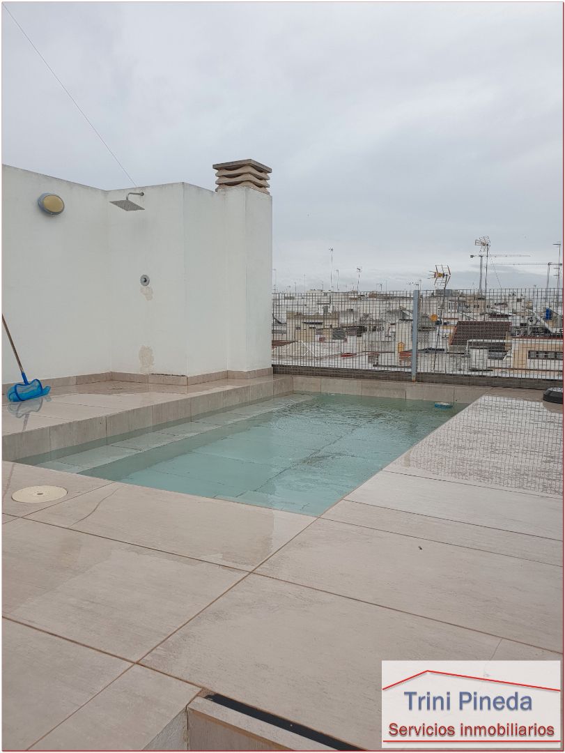Swimming pool of Flat for sale in  Sevilla Capital  with Air Conditioner, Terrace and Storage room