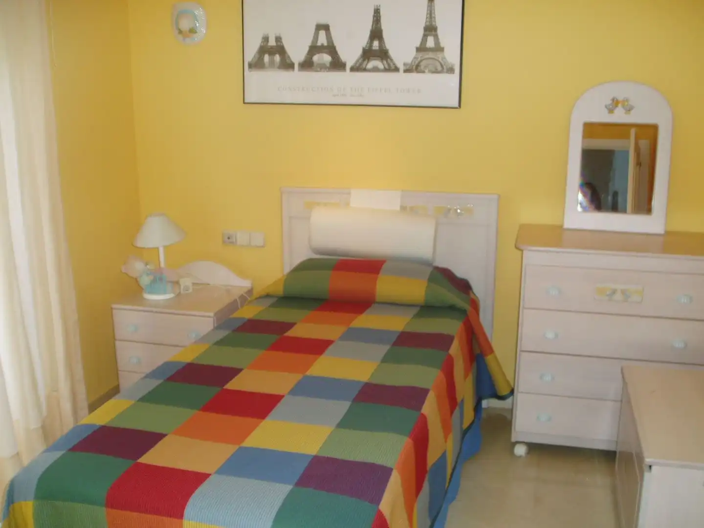 Dormitori de Casa adosada en venda en Estepona amb Aire condicionat, Terrassa i TV