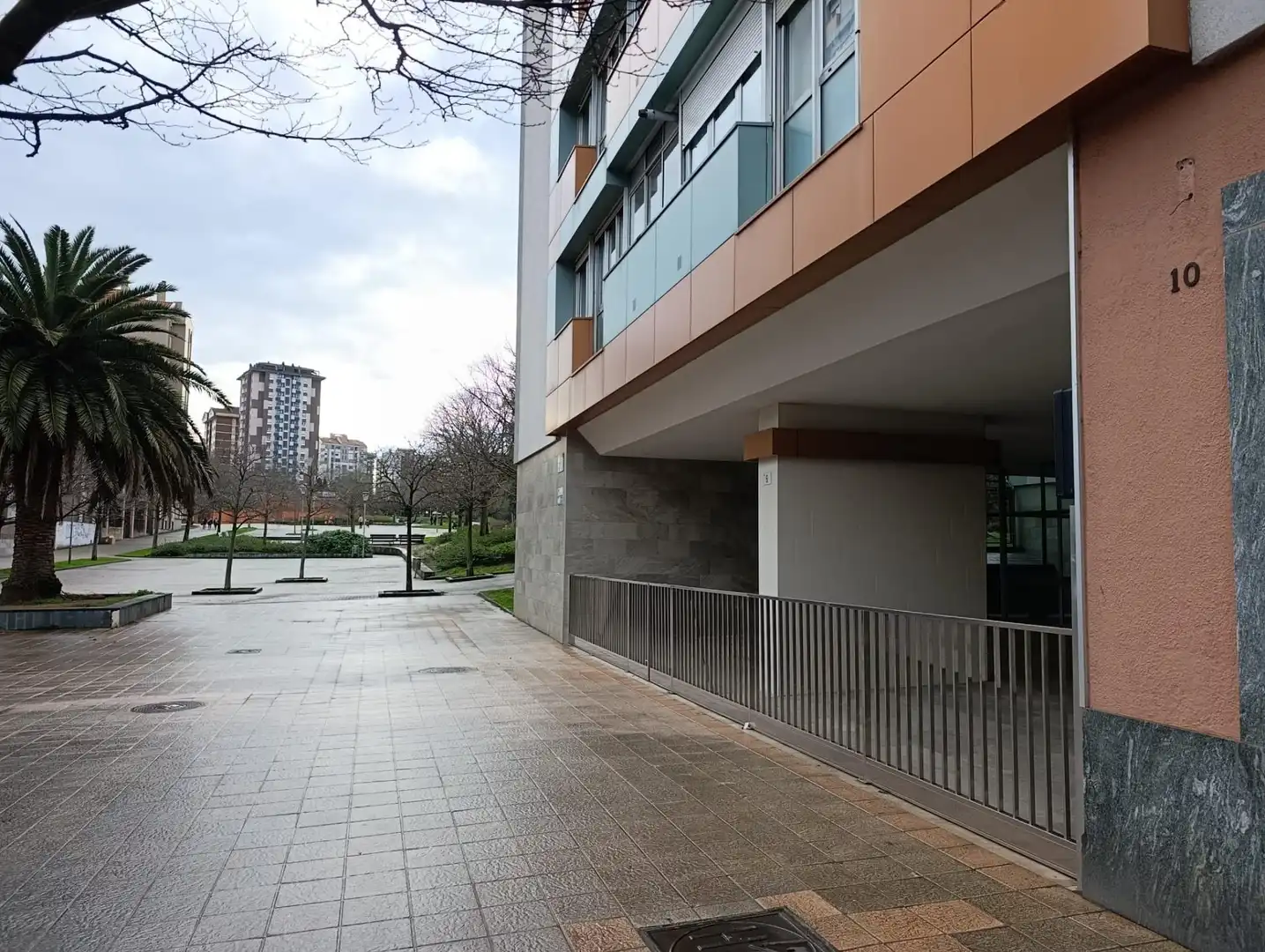 Vista exterior de Pis en venda en Gijón  amb Calefacció, Parquet i Traster