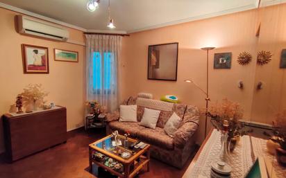 Living room of Flat for sale in  Madrid Capital  with Air Conditioner, Heating and Parquet flooring