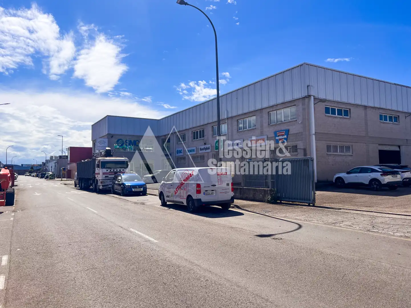 Außenansicht von Fabrikhallen zur Miete in Gijón 
