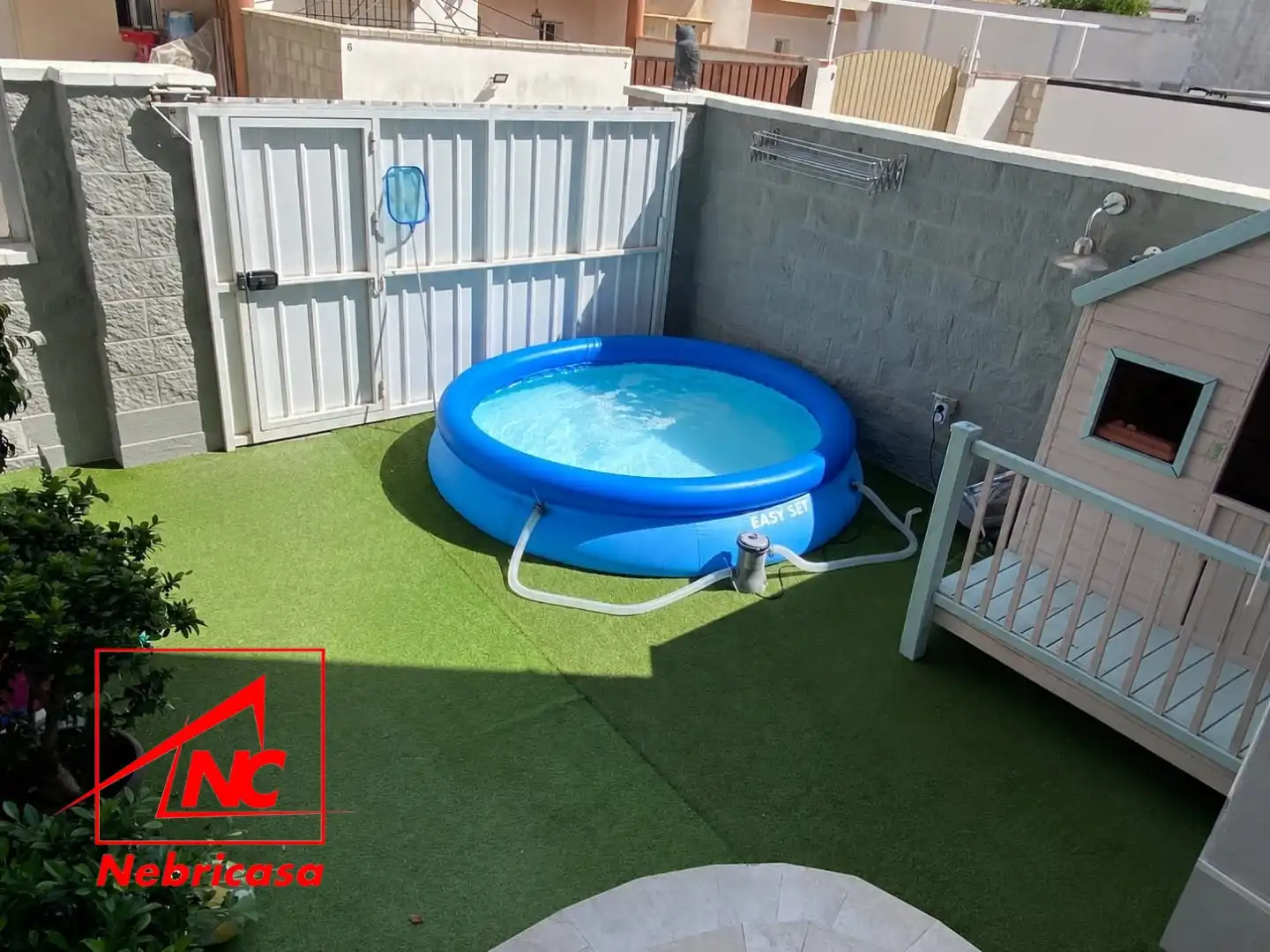 Piscina de Casa o chalet en venta en Las Cabezas de San Juan con Terraza, Trastero y Balcón