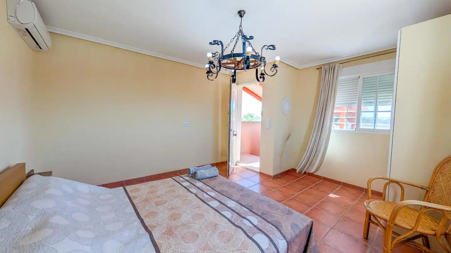 Dormitori de Casa o xalet en venda en Elche / Elx amb Aire condicionat, Jardí privat i Terrassa