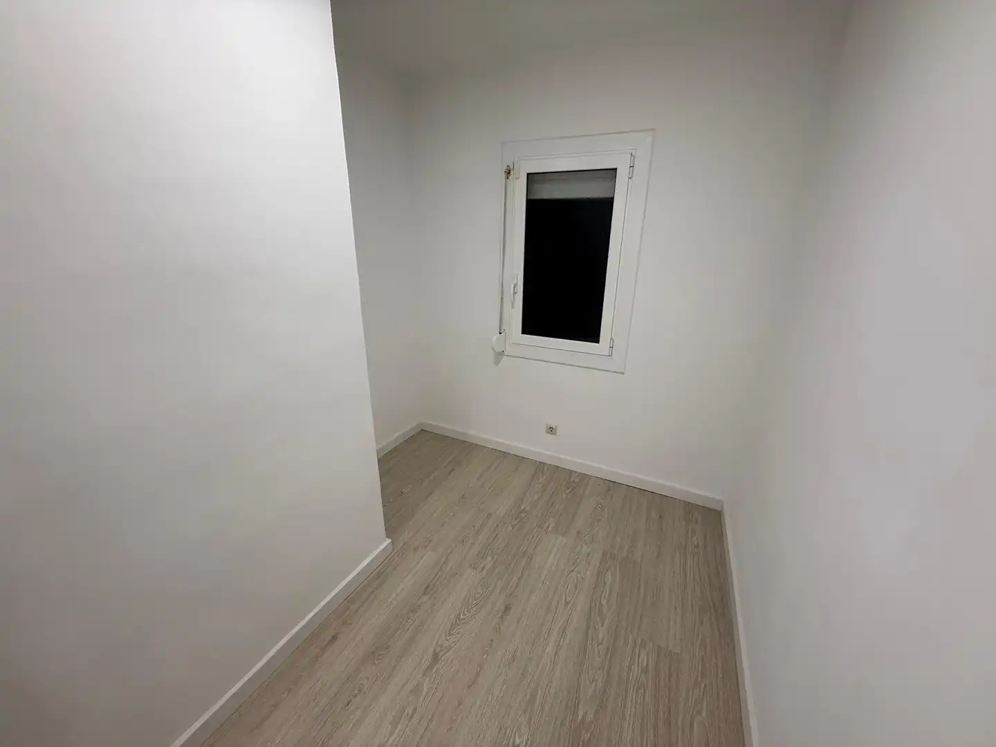 Bedroom of Flat for sale in L'Hospitalet de Llobregat  with Alarm