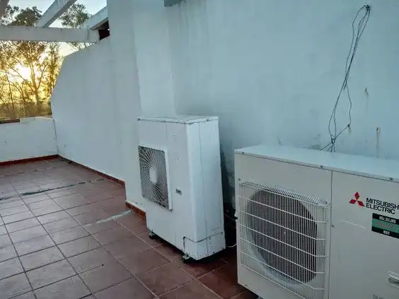 Vista exterior de Casa o xalet en venda en Guillena amb Aire condicionat, Calefacció i Jardí privat