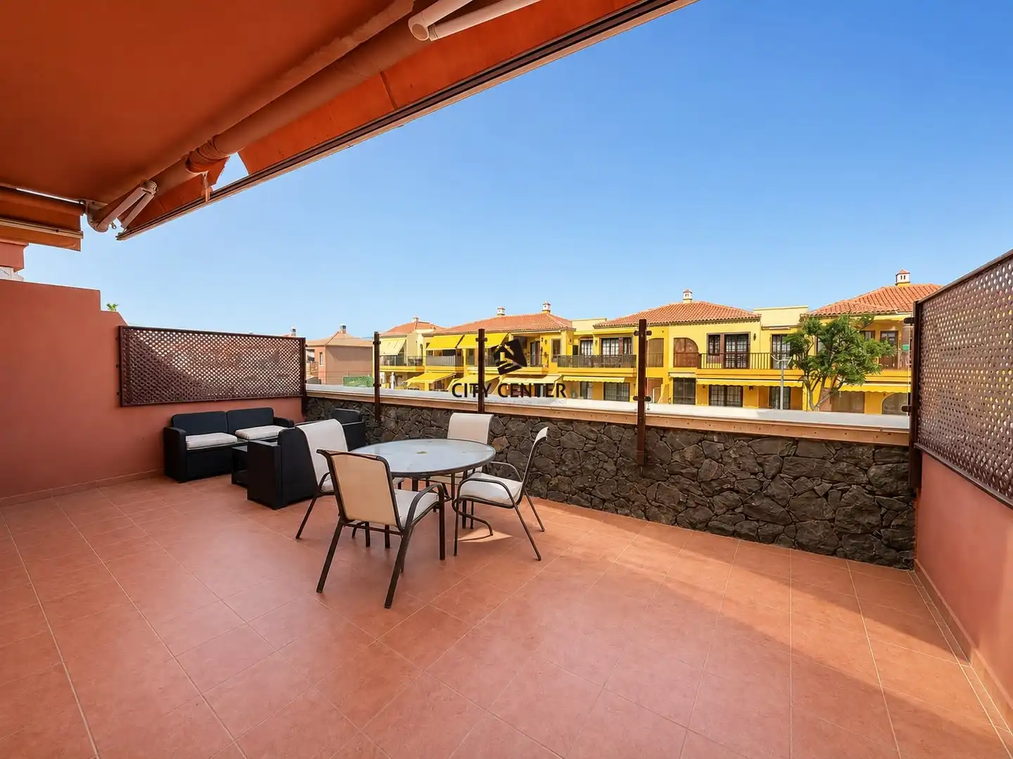 Terraza de Piso en venta en Arona con Terraza, Amueblado y Piscina comunitaria