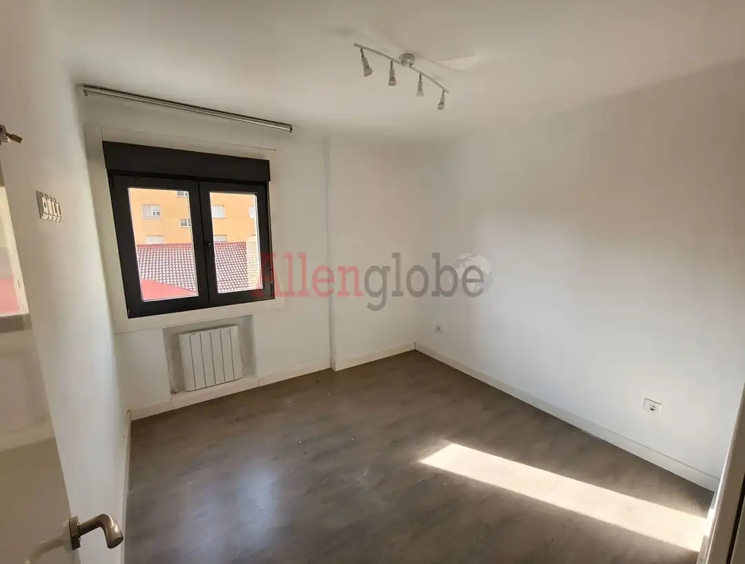 Piso en venta en Calle Teodoro Cuesta, La Villa - Bazuelo